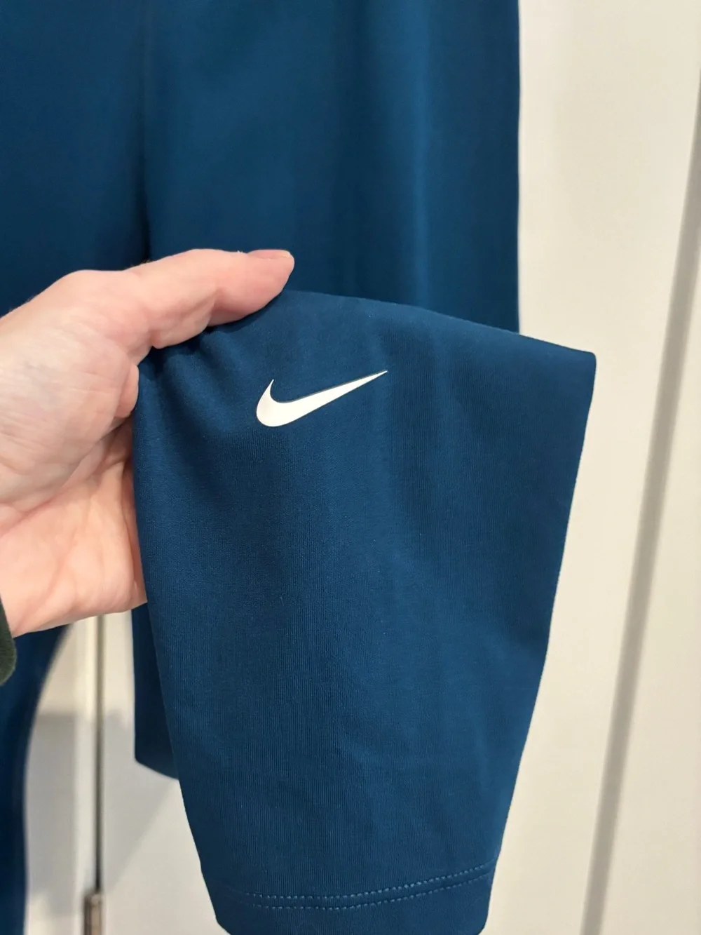 Nike Dri Fit Teal High-Waist Performance Leggings. Size M